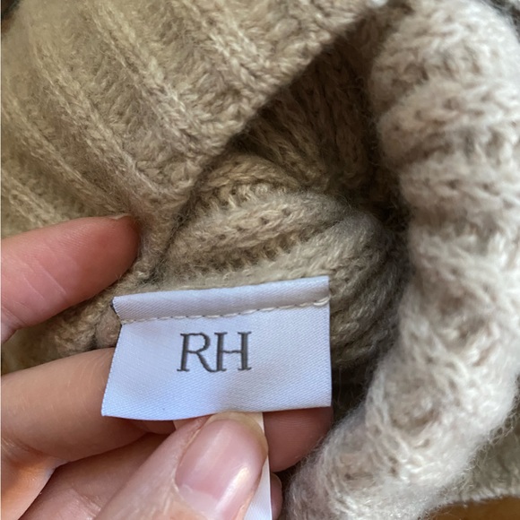 RH Cashmere Pom Beanie - Picture 4 of 5